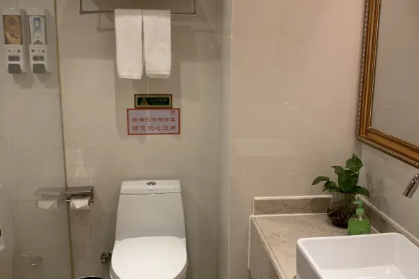 Vienna Hotel (Wuhan Hankou North Avenue Sijimei Agricultural Trade City Store) 6/16