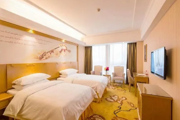 Vienna Hotel (Wuhan Central China Normal University, Huquan Metro Station) 8/13