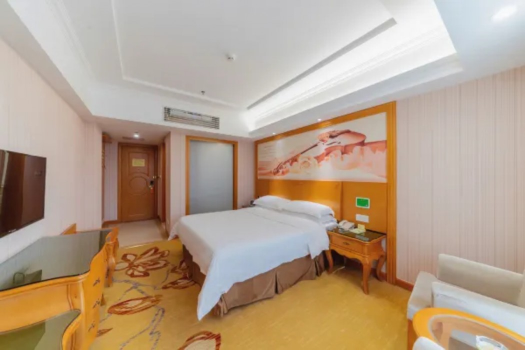 Vienna Hotel (Huizhou Danshui Baiyun Road) 25/52