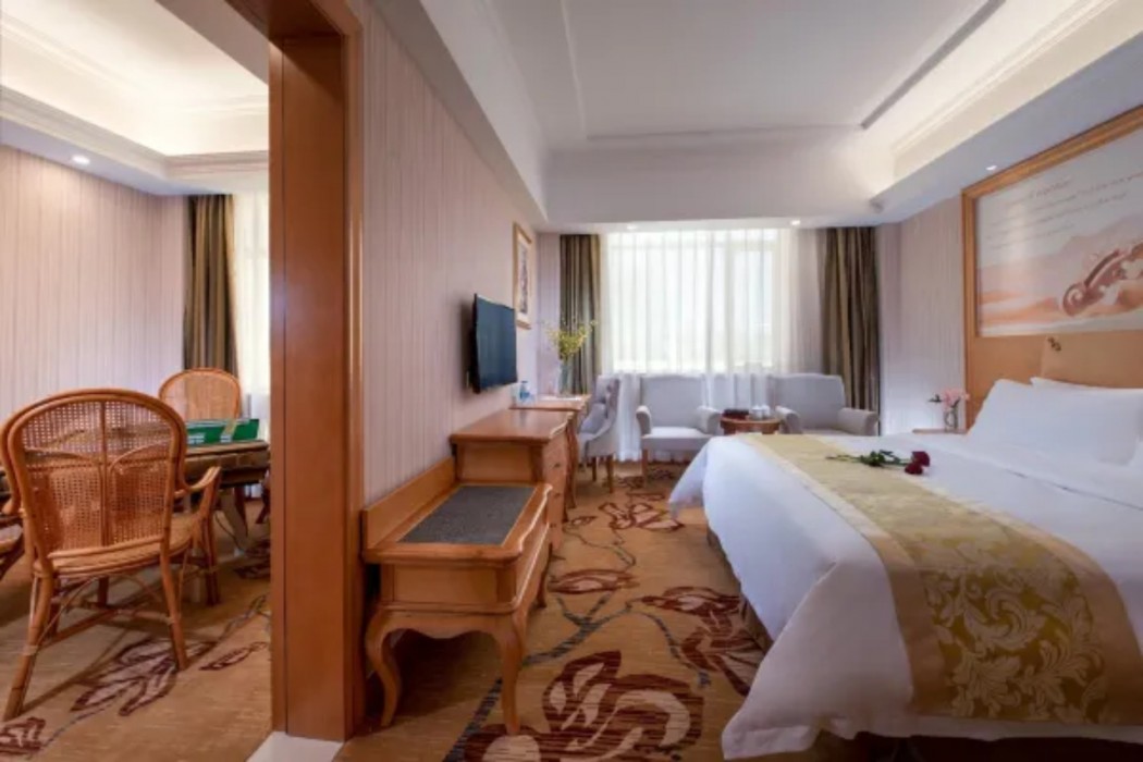 Vienna Hotel (Huizhou Danshui Baiyun Road) 24/52