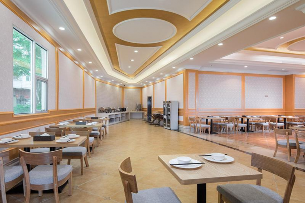 Vienna Hotel (Huizhoushi Lilin North Station) 33/58