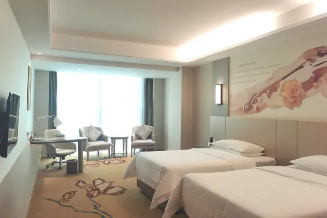 Vienna International Hotel (Haikou Old Town High Speed Railway Station) 24/58