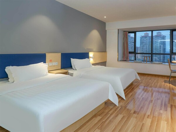 7 Days Inn (Chengdu East Railway Station Chengyu Flyover Metro Station) 6/31