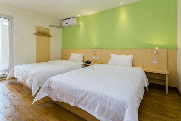 7 Days Inn (Chengdu East Railway Station Chengyu Flyover Metro Station) 5/31