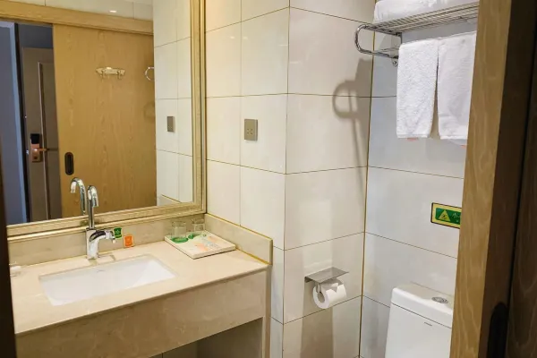 Vienna Hotel (Chunrong Street Qicaiyunnan) 7/13