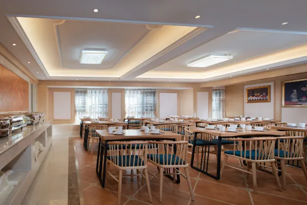 Vienna Hotel (Chunrong Street Qicaiyunnan) 12/13