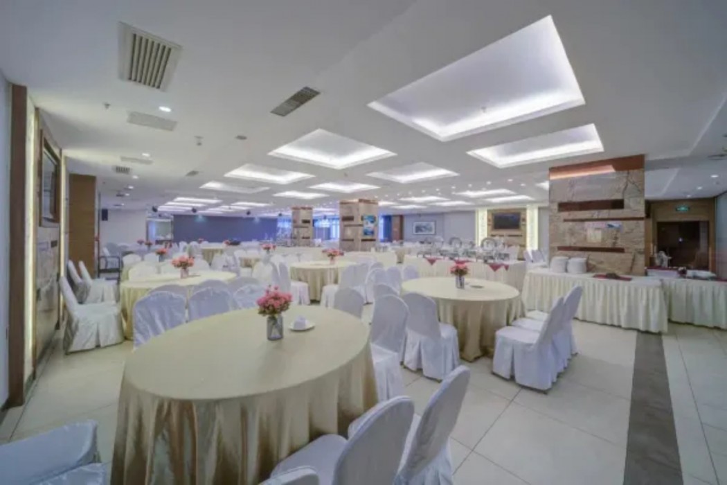 JAMES JOYCE COFFETEL (Hongtongcheng shopping center of Guiyang railway station) 8/13