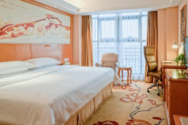 Vienna Hotel (Kunshan Phoenix City) 8/14