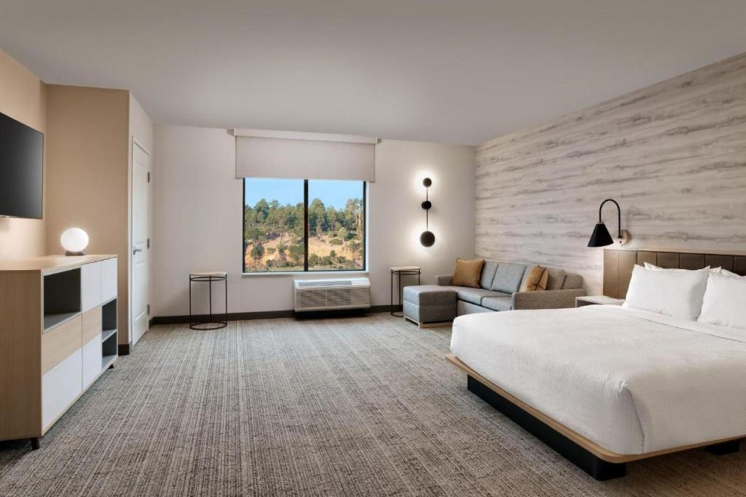 TownePlace Suites by Marriott Show Low 16/53