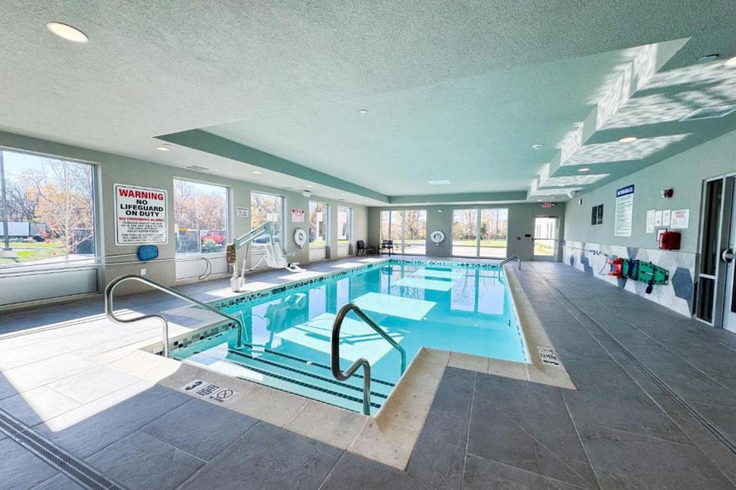 La Quinta Inn & Suites by Wyndham Mount Laurel / Moorestown 26/58