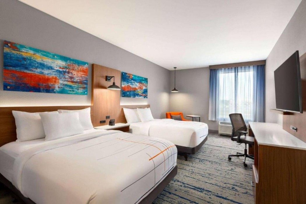 La Quinta Inn & Suites by Wyndham Mount Laurel / Moorestown 11/58
