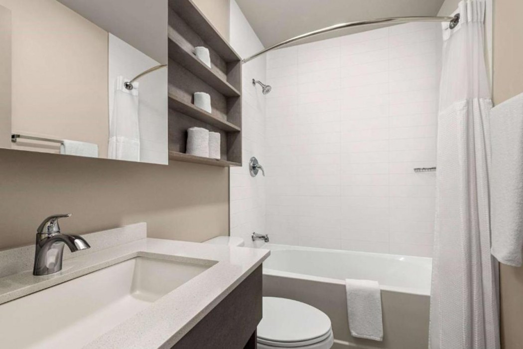 Microtel Inn & Suites by Wyndham Boisbriand 10/35