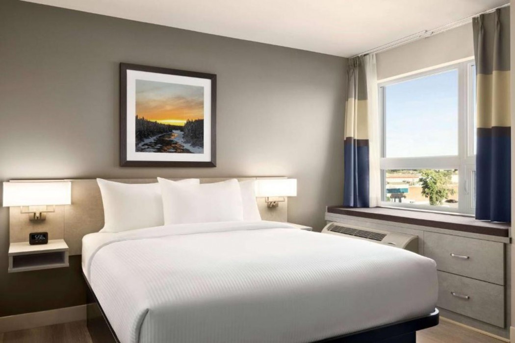 Microtel Inn & Suites by Wyndham Boisbriand 11/35
