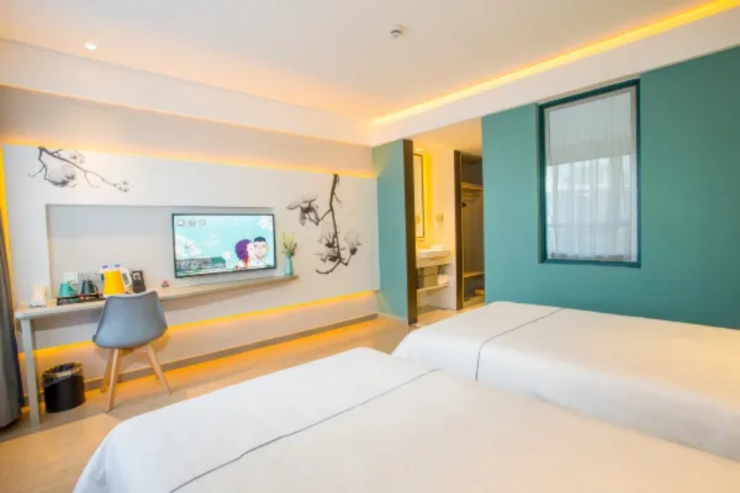Magnolia White Hotel 8/12