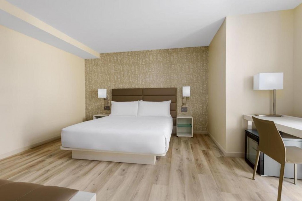 AC Hotel by Marriott Naples 5th Avenue 7/16