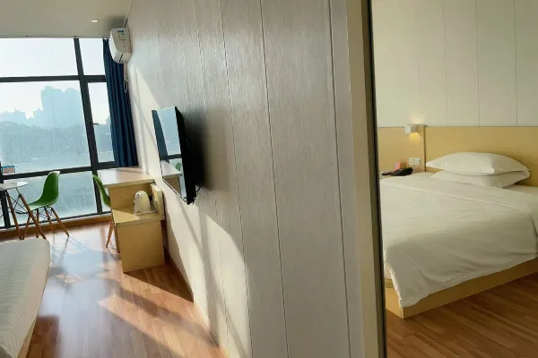 7 Days Inn (Taicang Shanghai East Road) 15/40