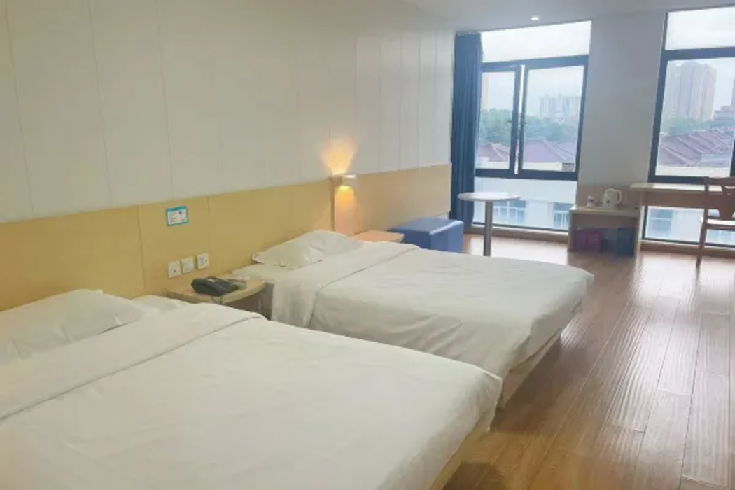 7 Days Inn (Taicang Shanghai East Road) 16/40