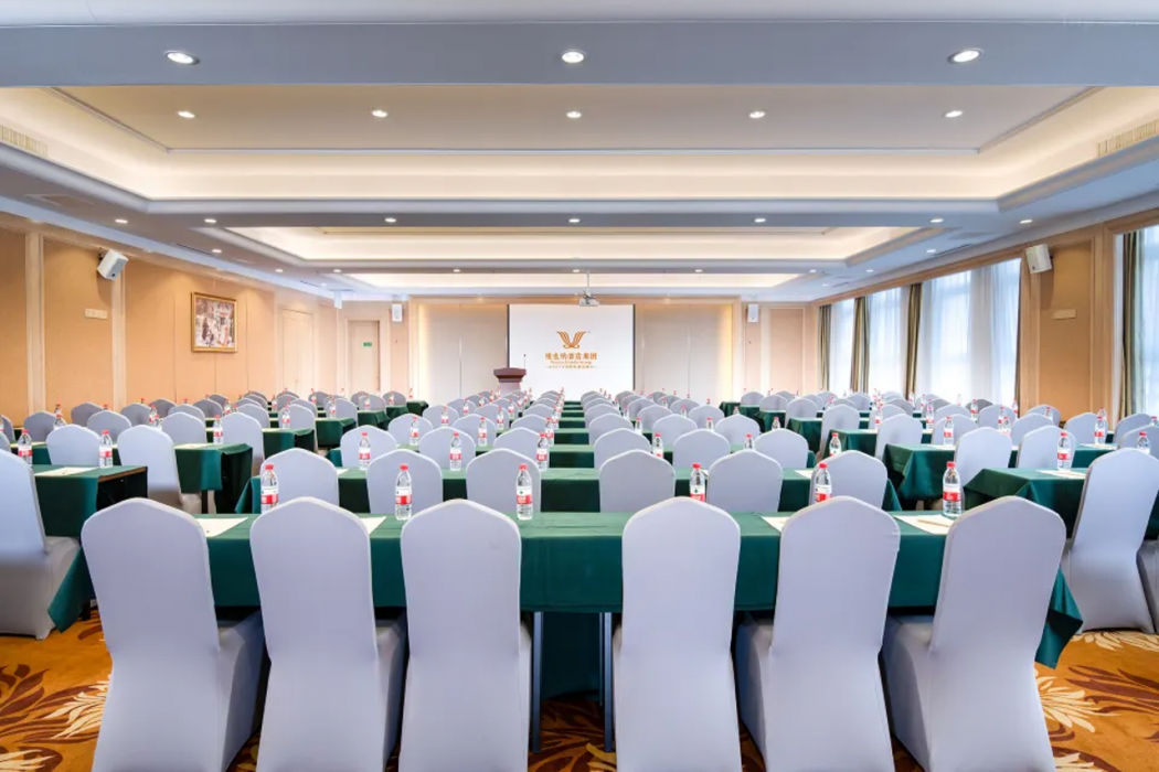 Vienna Hotel(Shangcai Qinxiang Road Branch) 6/8