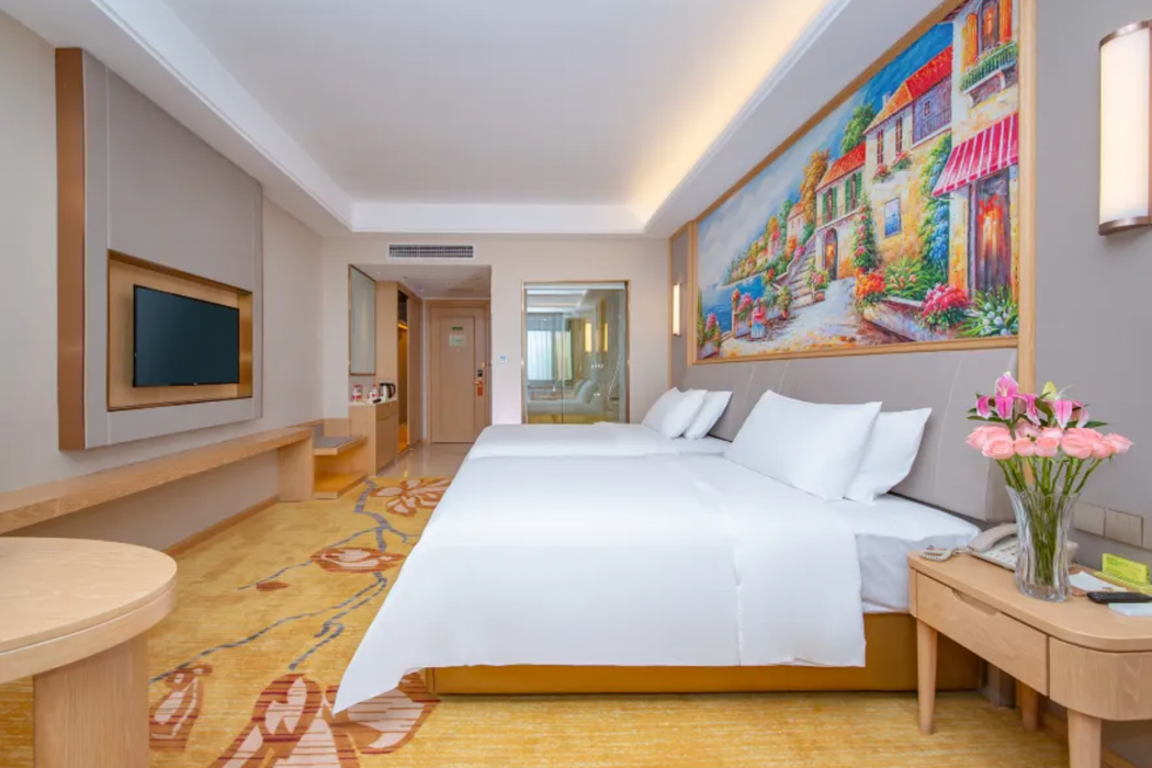 Vienna Hotel(Shangcai Qinxiang Road Branch) 4/8
