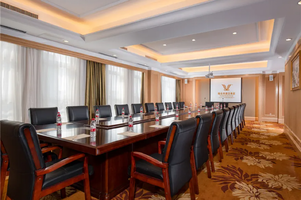 Vienna Hotel(Shangcai Qinxiang Road Branch) 8/8
