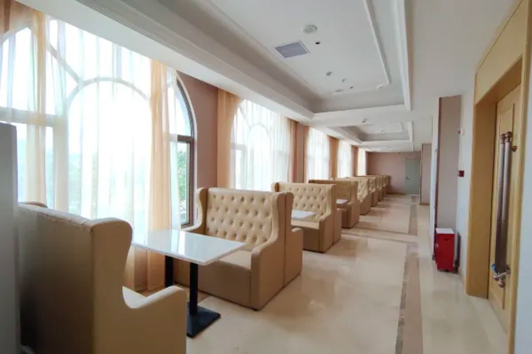 Vienna Hotel (Zhongshan Chengnan) 8/9