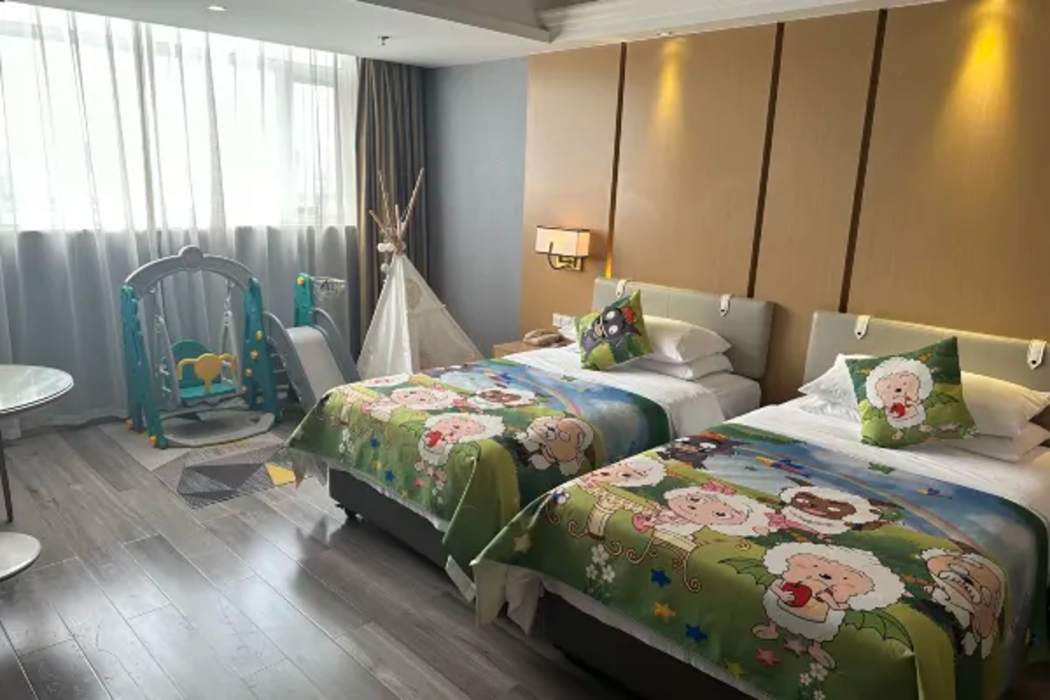 Vienna Hotel (Zhongshan Xiaolan Daxin) 5/24