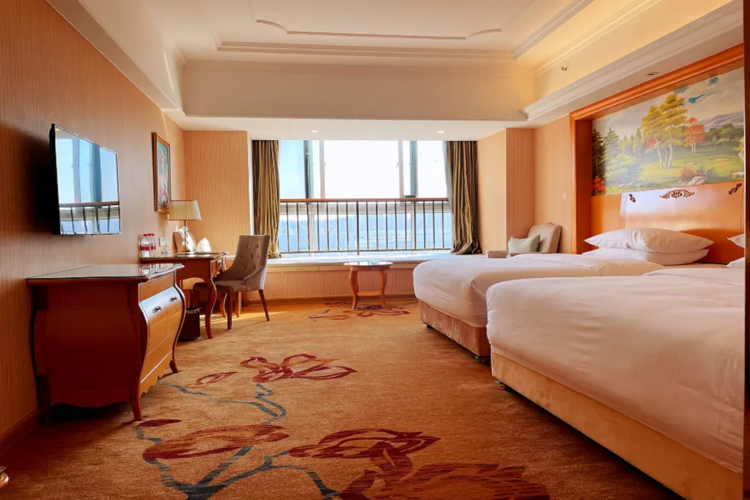 Vienna International Hotel (Wuxi Huishan Yanqiao Metro Station) 8/25