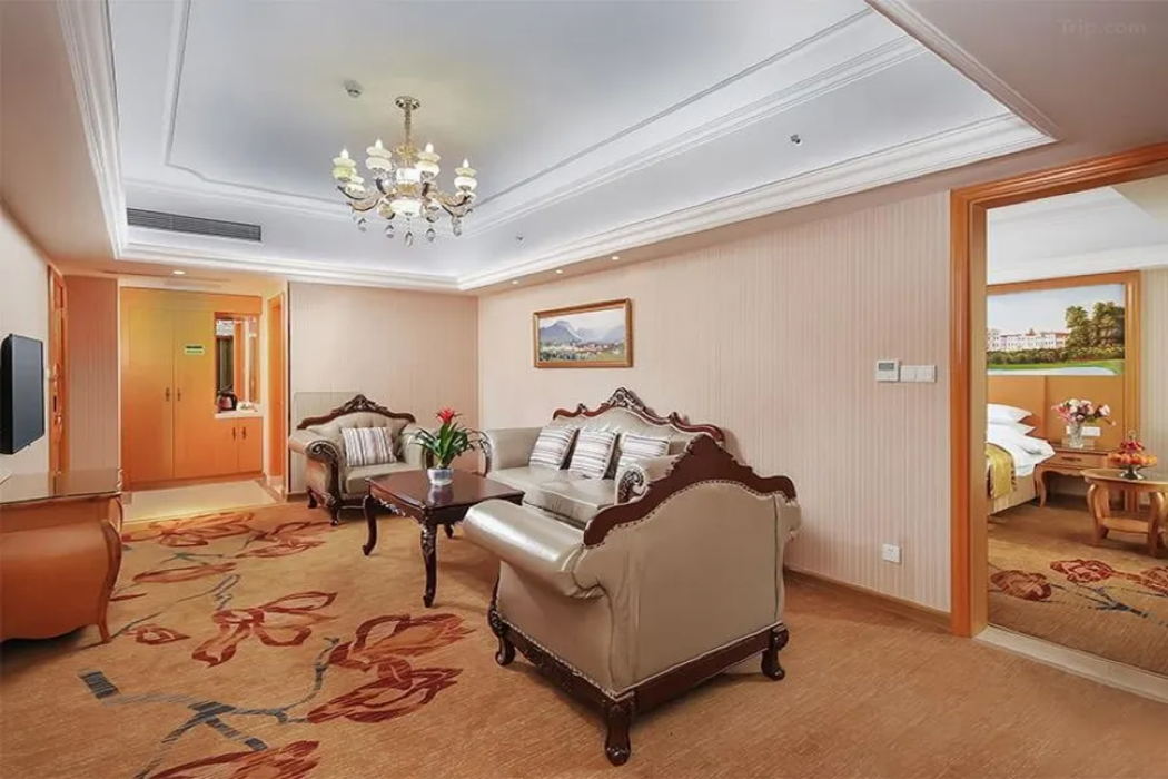 Vienna International Hotel (Wuxi Huishan Yanqiao Metro Station) 9/25