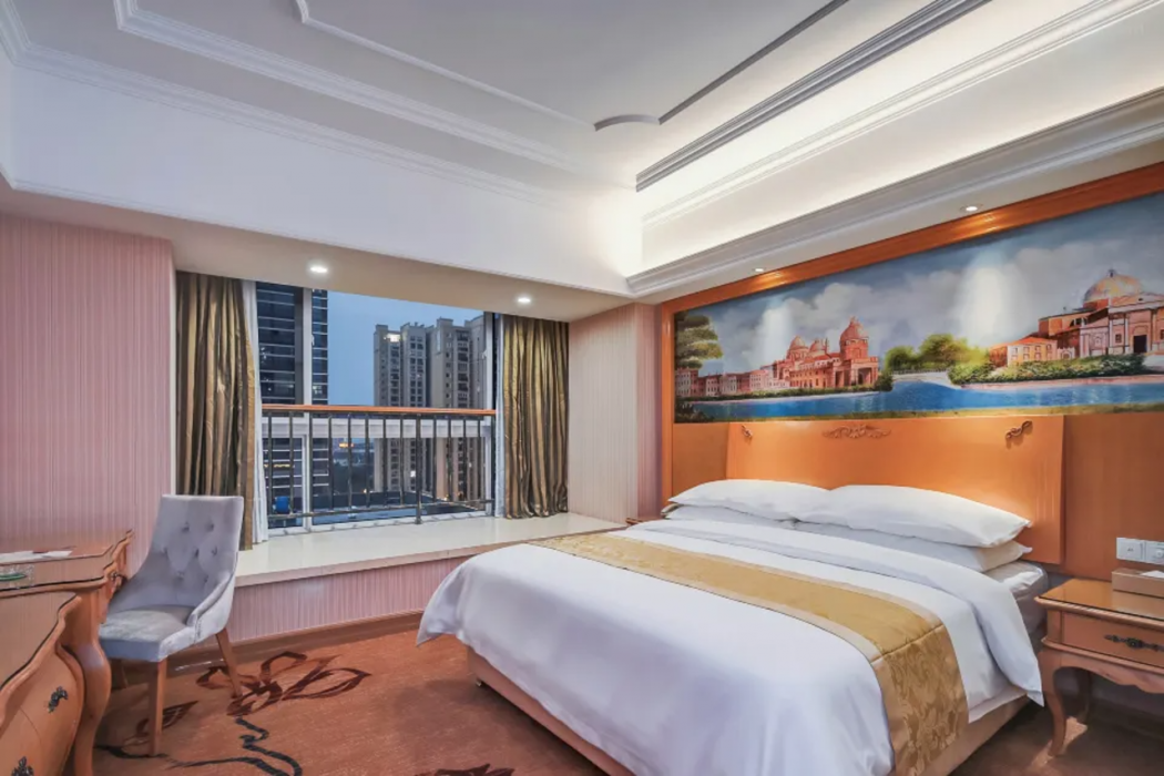 Vienna International Hotel (Wuxi Huishan Yanqiao Metro Station) 7/25