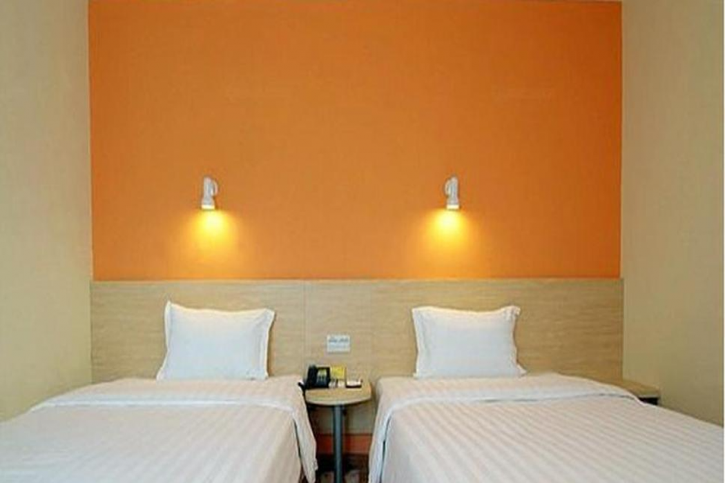 7 Days Inn (Beijing Xiaocun Metro Station) 7/41