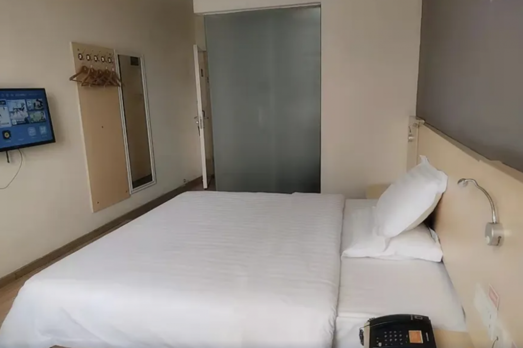 7 Days Inn (Guangzhou High-speed Railway Station Huijiang Metro Station) 10/37