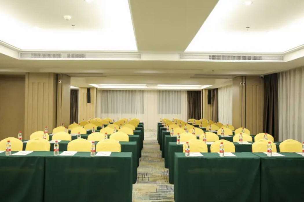 Vienna Hotel (Shantou Convention and Exhibition Center) 39/54