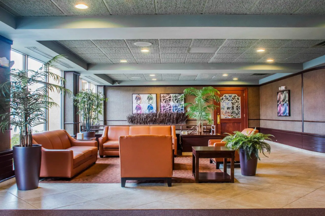 Clarion Hotel & Suites Riverfront Oswego 2/35