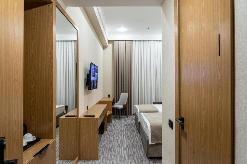 MIRZO HOTEL 12/62