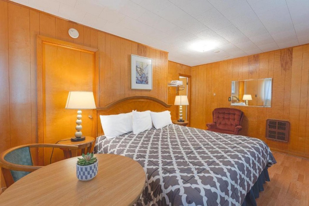 Parkside Motel by OYO Meadville Conneaut Lake 13/50