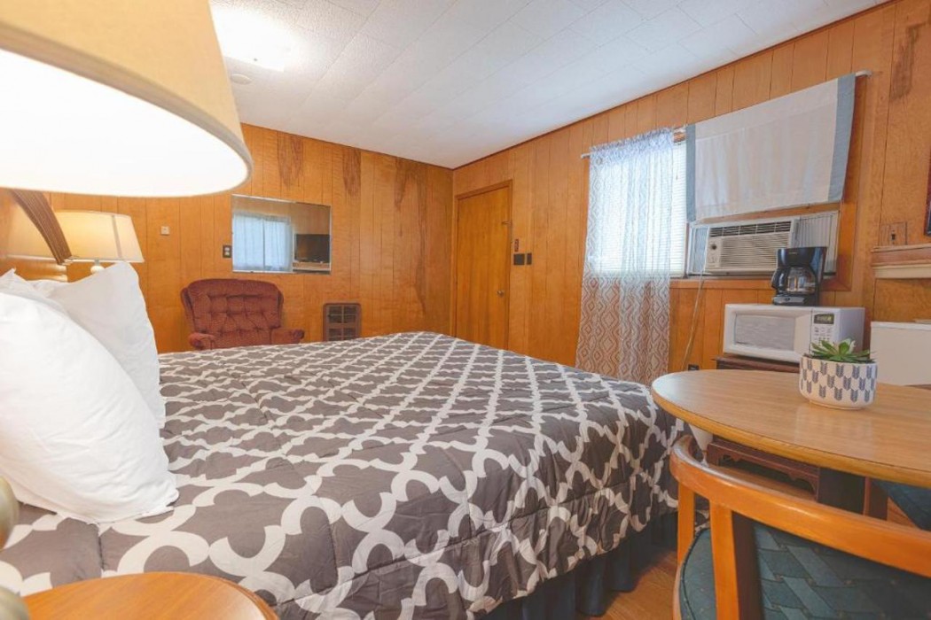 Parkside Motel by OYO Meadville Conneaut Lake 12/50