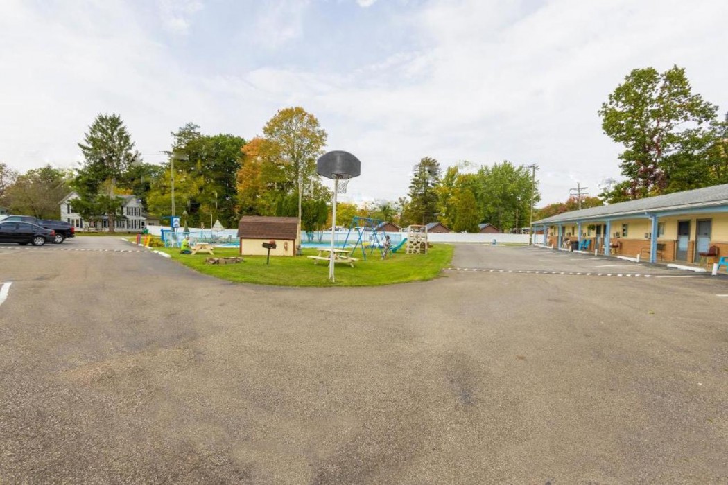 Parkside Motel by OYO Meadville Conneaut Lake 4/50