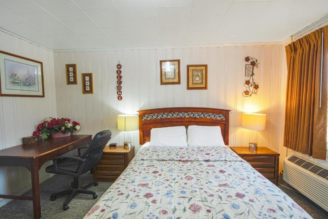 Sunflower Motel Hiawatha By OYO 7/53