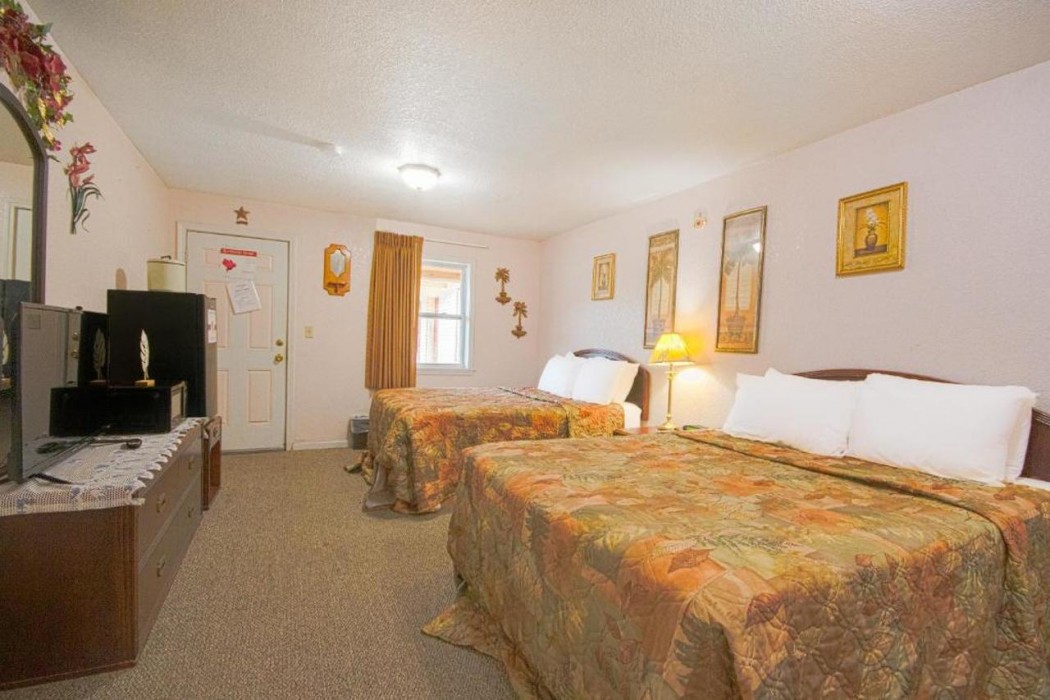 Sunflower Motel Hiawatha By OYO 9/53