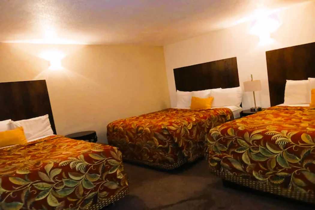 HomeTown Inn 8/14
