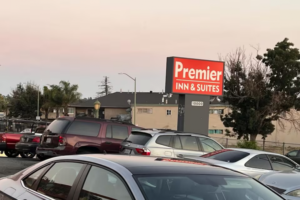 Premier Inn & Suites 2/19