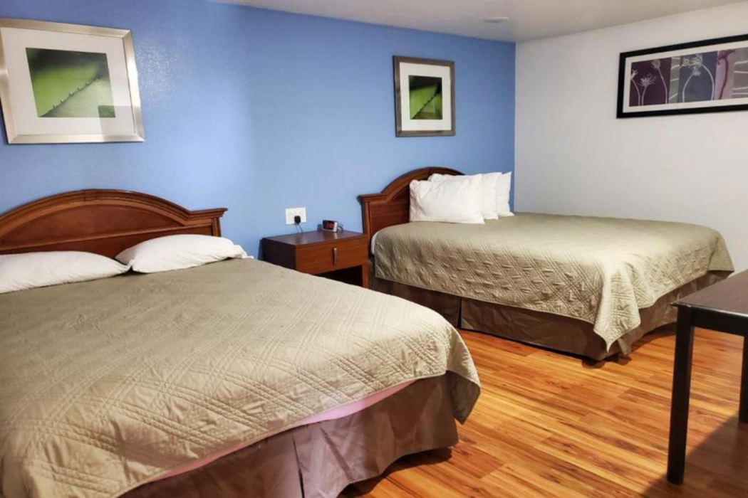 Premier Inn & Suites 8/19