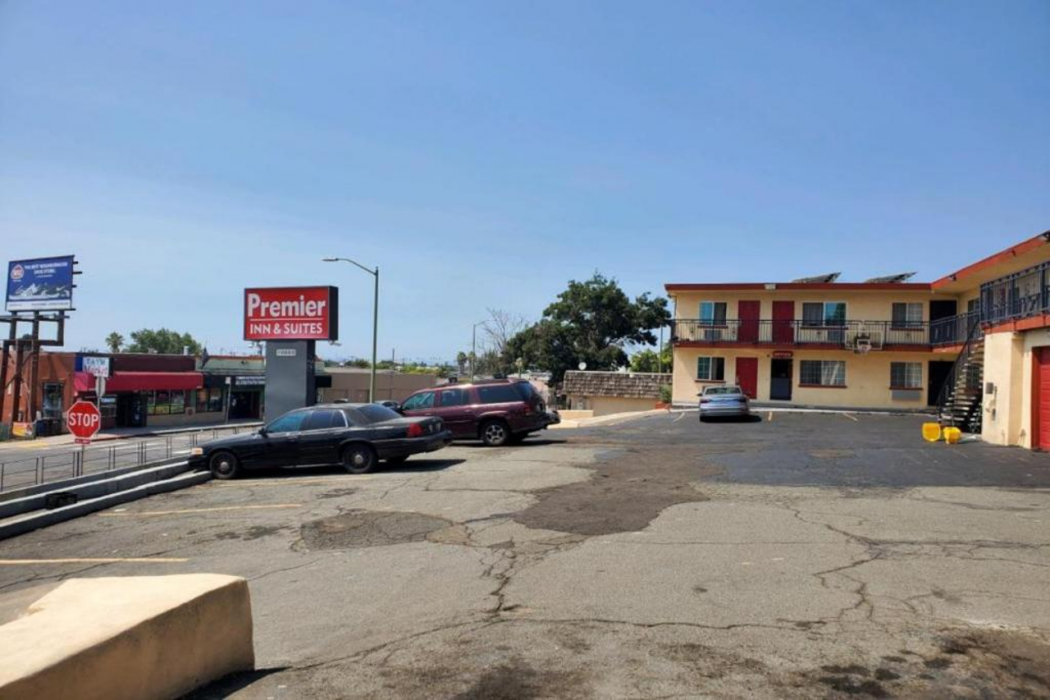 Premier Inn & Suites 3/19