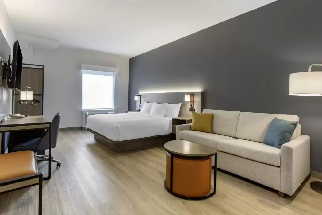 Four Points by Sheraton Newark Airport 8/30