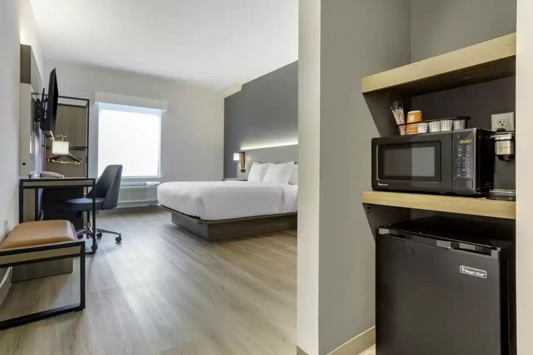 Four Points by Sheraton Newark Airport 6/30