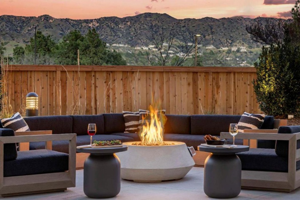 Cambria Hotel Burbank Airport 16/26