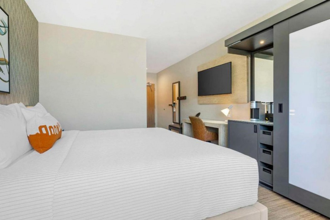 Cambria Hotel Burbank Airport 10/26