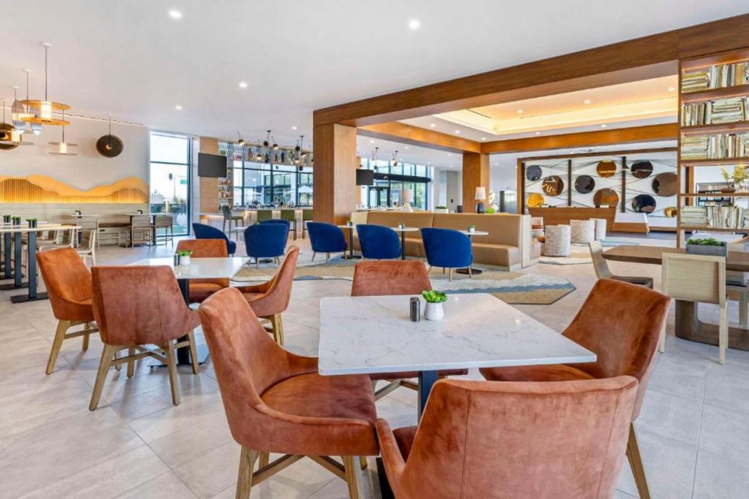 Cambria Hotel Burbank Airport 15/26