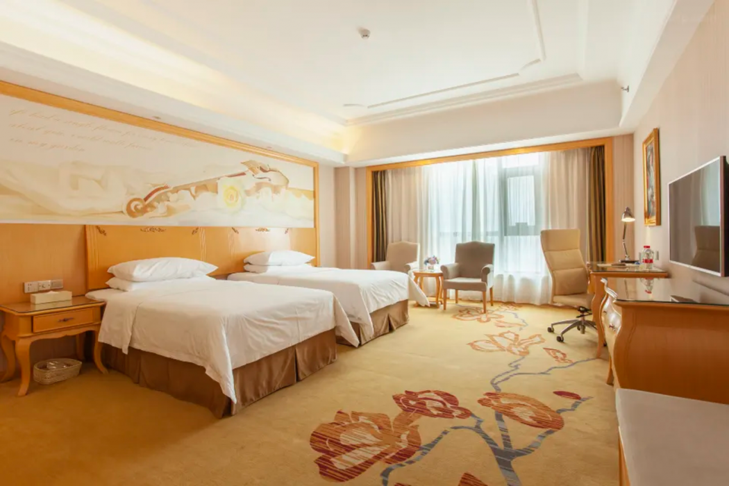 Vienna International Hotel (Pingdingshan Yingcheng) 1/50