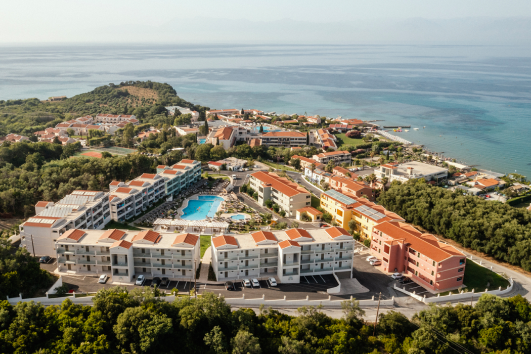 Robolla Beach Aparthotel in Agnos